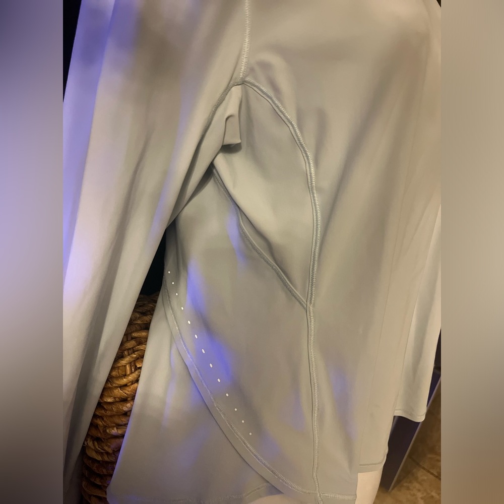 Lululemon Dragon fit long sleeve top - Picture 7 of 8
